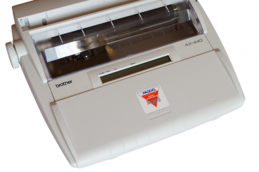 Brother AX-440 elektrische Schreibmaschine Korrekturfunktion + Display (Deutsch)